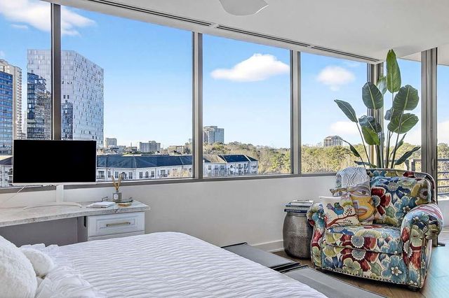 700 Park Regency NE Place 1106, Atlanta, GA 30326