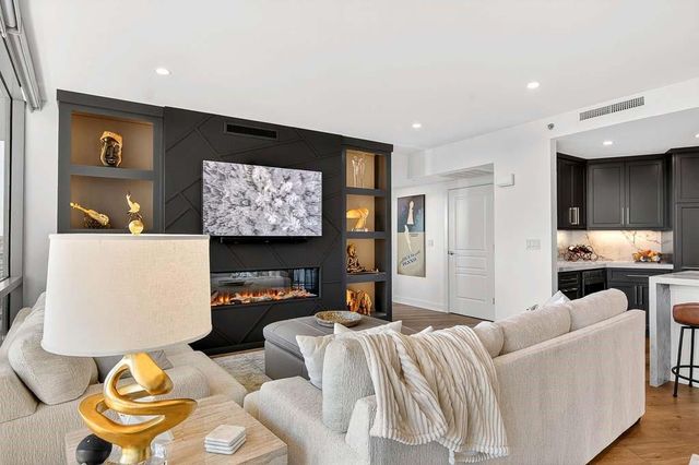 700 Park Regency NE Place 1106, Atlanta, GA 30326