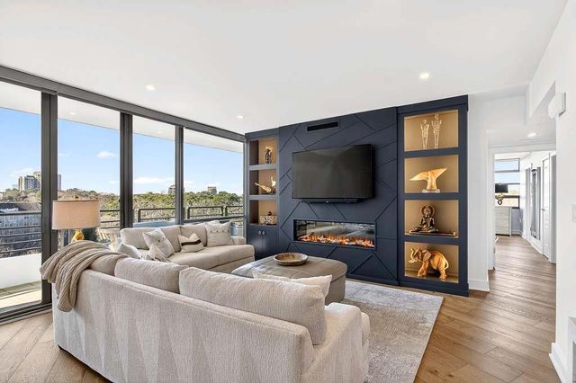 700 Park Regency NE Place 1106, Atlanta, GA 30326