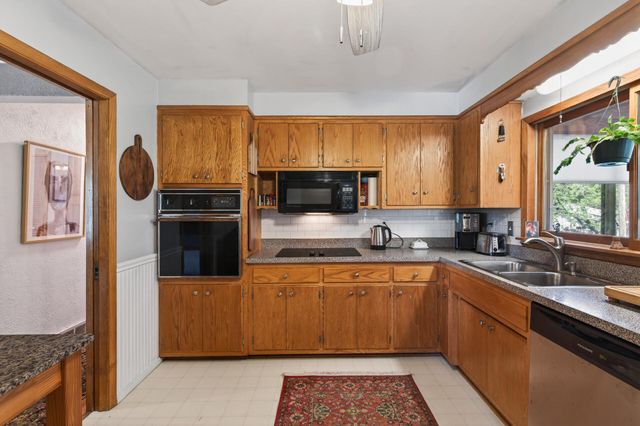 765 Rose Place, Roseville, MN 55113