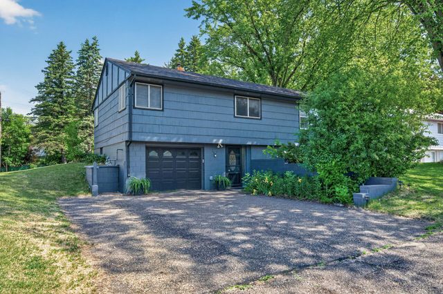 765 Rose Place, Roseville, MN 55113