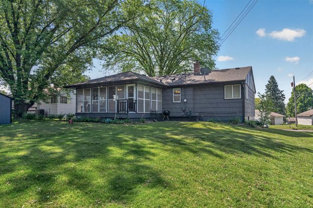 765 Rose Place, Roseville, MN 55113