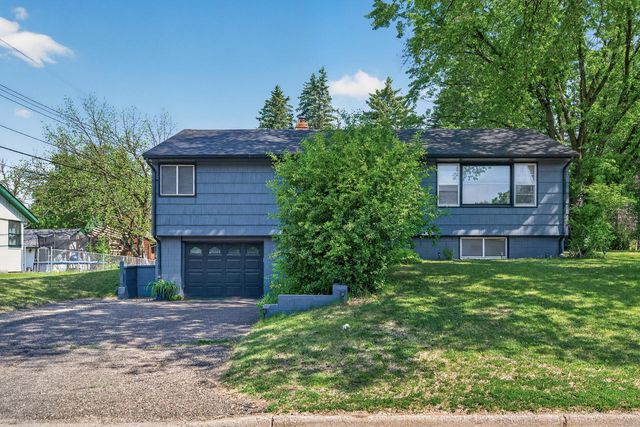 765 Rose Place, Roseville, MN 55113