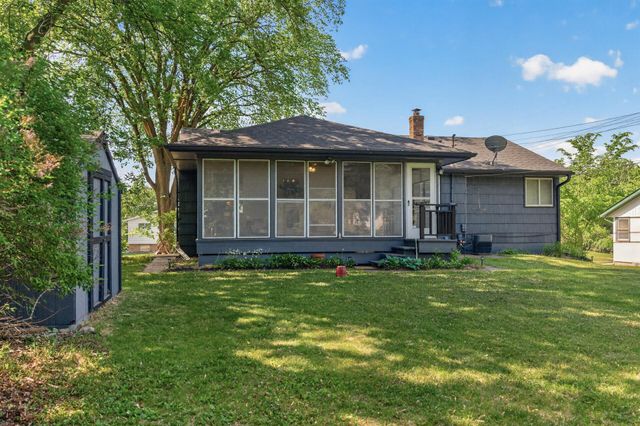 765 Rose Place, Roseville, MN 55113