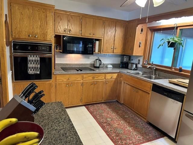 765 Rose Place, Roseville, MN 55113