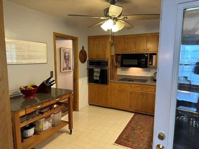 765 Rose Place, Roseville, MN 55113