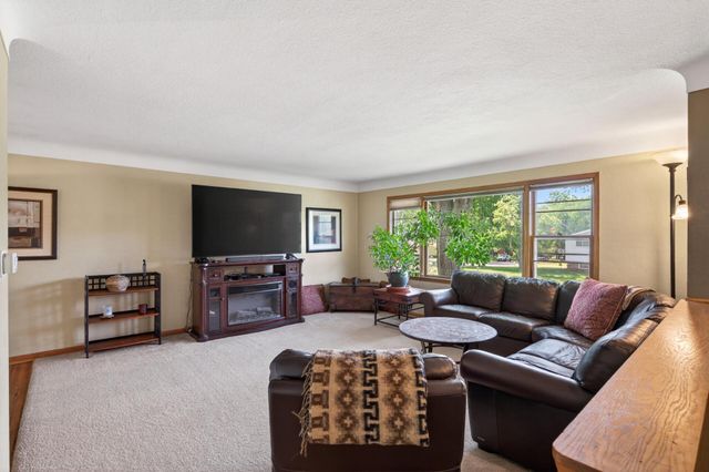 765 Rose Place, Roseville, MN 55113