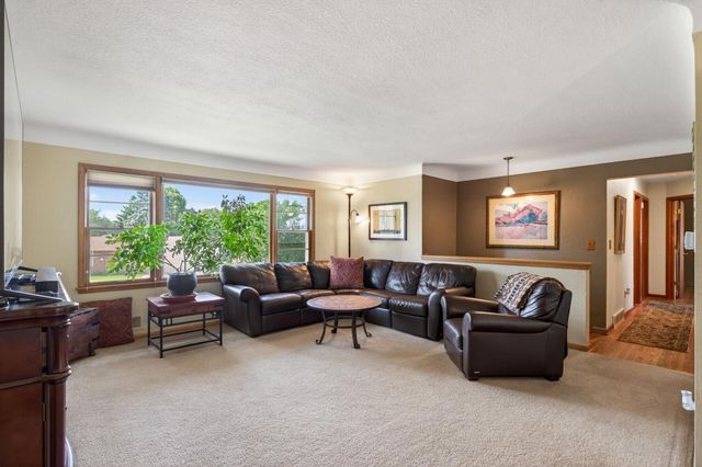 765 Rose Place, Roseville, MN 55113