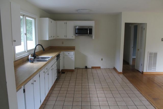 114 Cliffview DR, Covington, VA 24426