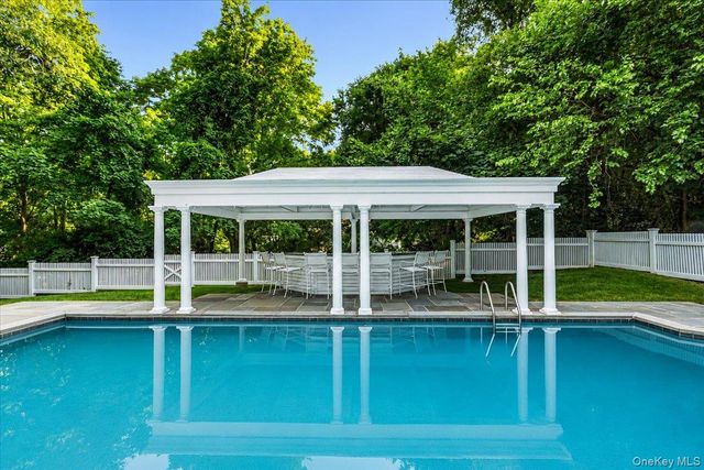 11 Wenwood Drive, Brookville, NY 11545