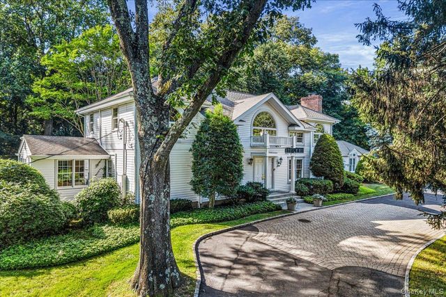 11 Wenwood Drive, Brookville, NY 11545