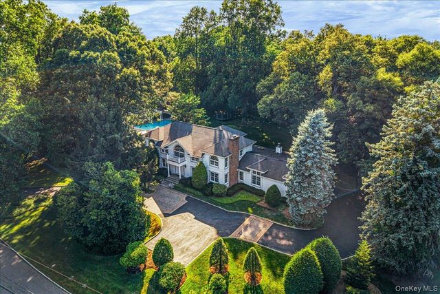 11 Wenwood Drive, Brookville, NY 11545