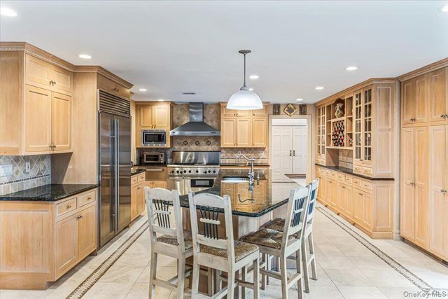 11 Wenwood Drive, Brookville, NY 11545