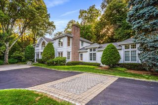 11 Wenwood Drive, Brookville, NY 11545