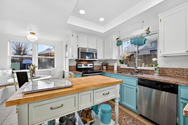 621 Dawnridge Rd, Roseville, CA 95678