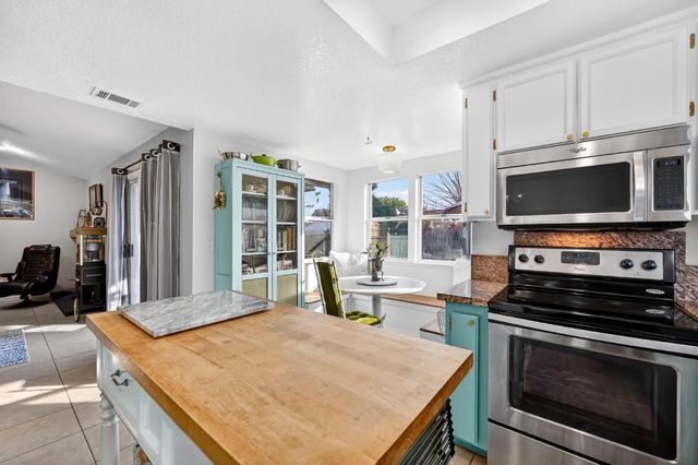 621 Dawnridge Rd, Roseville, CA 95678