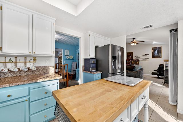 621 Dawnridge Rd, Roseville, CA 95678