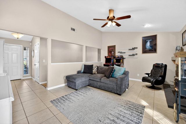 621 Dawnridge Rd, Roseville, CA 95678