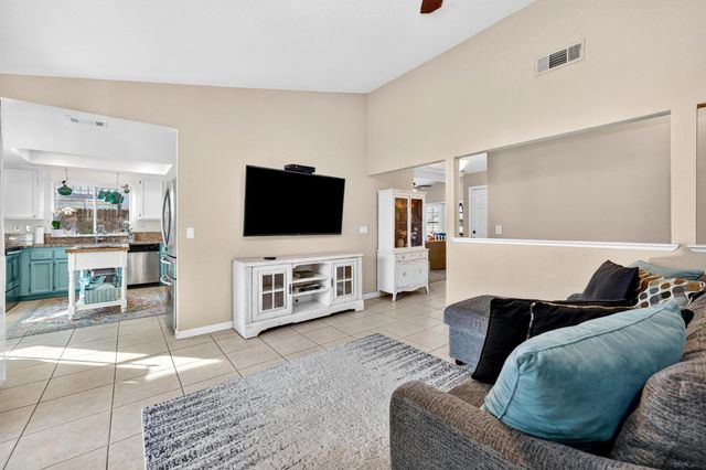 621 Dawnridge Rd, Roseville, CA 95678