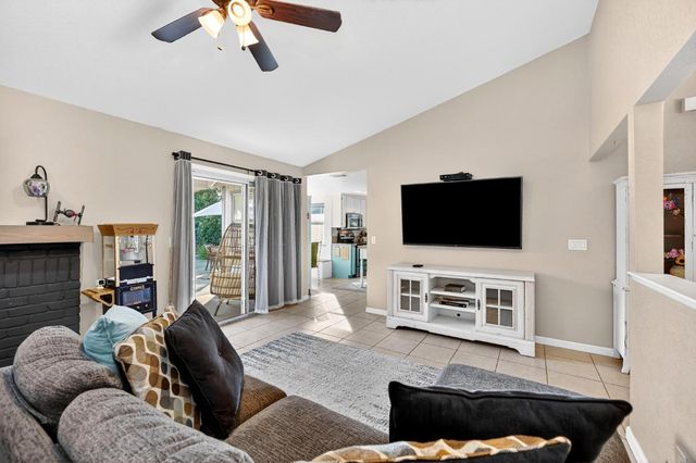 621 Dawnridge Rd, Roseville, CA 95678