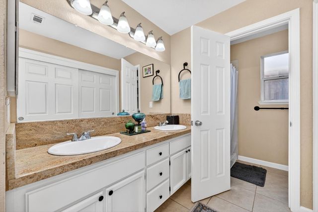 621 Dawnridge Rd, Roseville, CA 95678