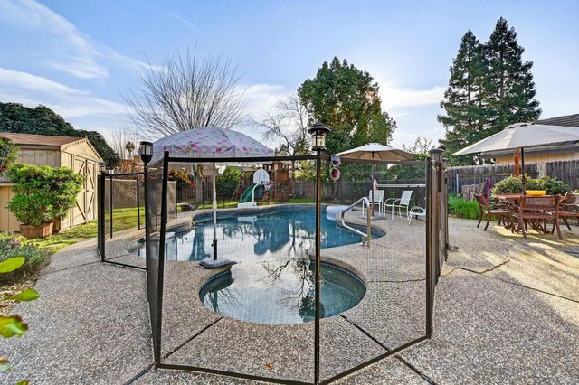 621 Dawnridge Rd, Roseville, CA 95678