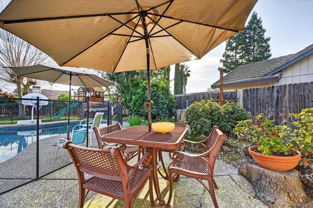 621 Dawnridge Rd, Roseville, CA 95678