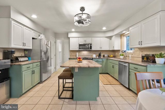 11 EDINBURGH CT, Newark, DE 19711