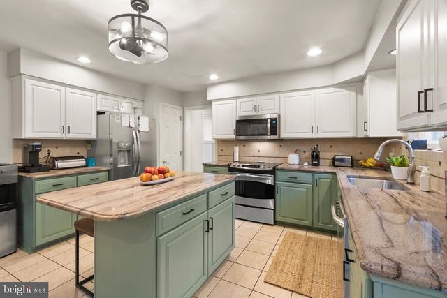 11 EDINBURGH CT, Newark, DE 19711