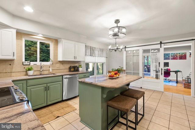 11 EDINBURGH CT, Newark, DE 19711