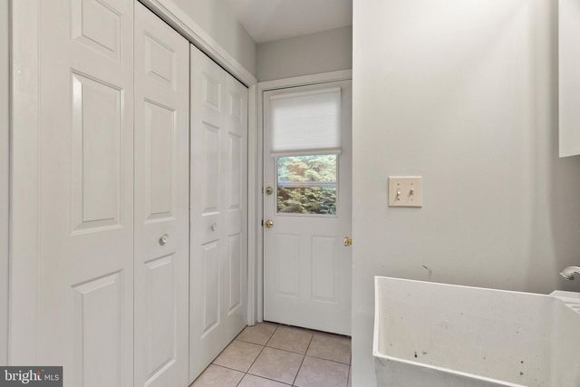 11 EDINBURGH CT, Newark, DE 19711