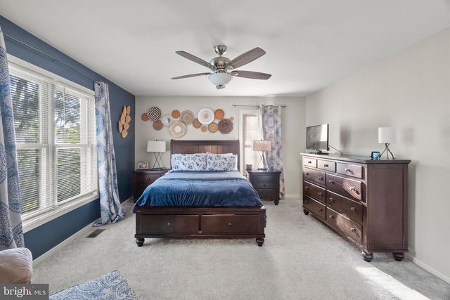 11 EDINBURGH CT, Newark, DE 19711