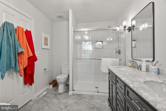 11 EDINBURGH CT, Newark, DE 19711