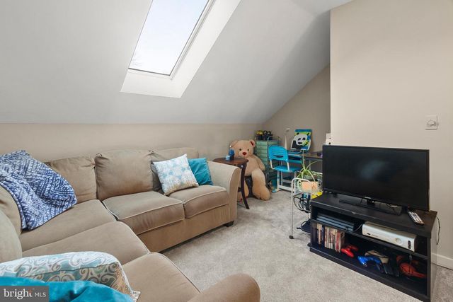 11 EDINBURGH CT, Newark, DE 19711