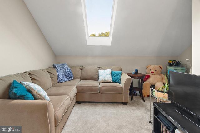 11 EDINBURGH CT, Newark, DE 19711