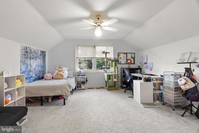 11 EDINBURGH CT, Newark, DE 19711