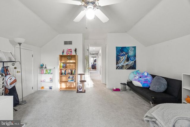 11 EDINBURGH CT, Newark, DE 19711