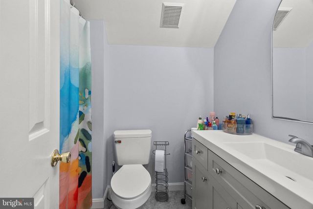 11 EDINBURGH CT, Newark, DE 19711