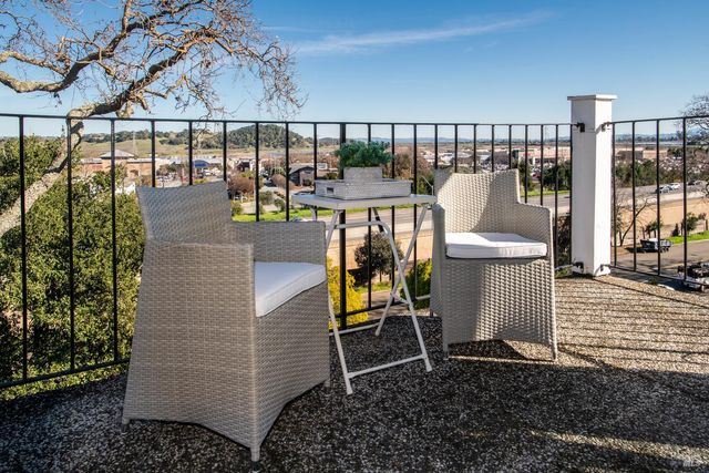 18 Margarita Ter, Novato, CA 94947