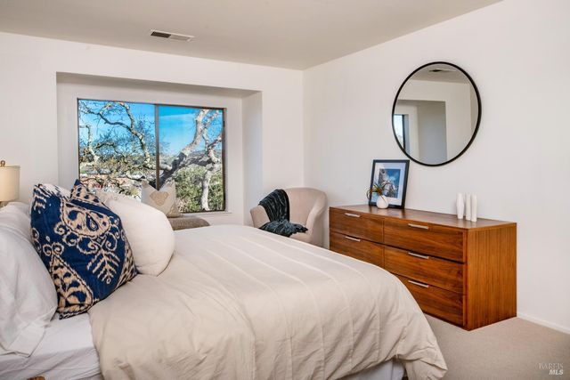 18 Margarita Ter, Novato, CA 94947