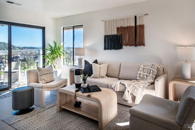 18 Margarita Ter, Novato, CA 94947