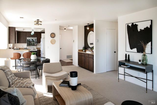 18 Margarita Ter, Novato, CA 94947