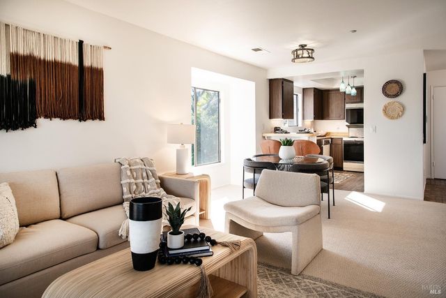 18 Margarita Ter, Novato, CA 94947