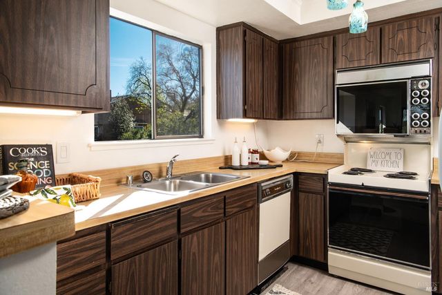 18 Margarita Ter, Novato, CA 94947