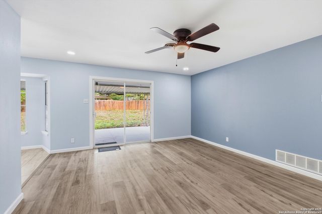 413 Cloudmont Dr, Windcrest, TX 78239