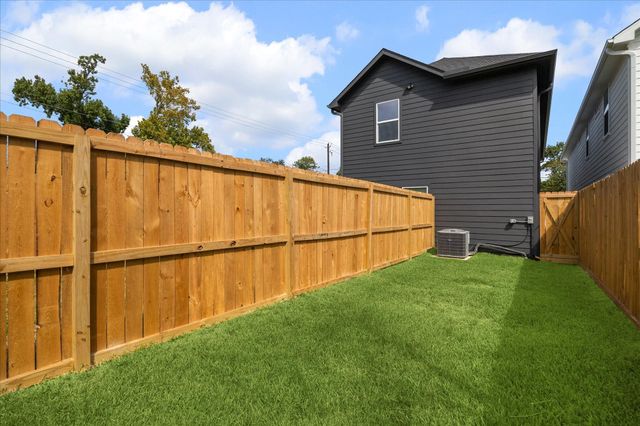 7504 Laura Koppe Road A, Houston, TX 77028