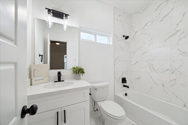 7504 Laura Koppe Road A, Houston, TX 77028