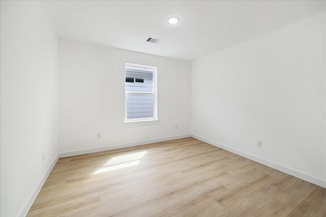 7504 Laura Koppe Road A, Houston, TX 77028