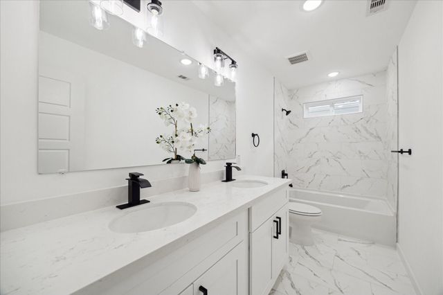 7504 Laura Koppe Road A, Houston, TX 77028