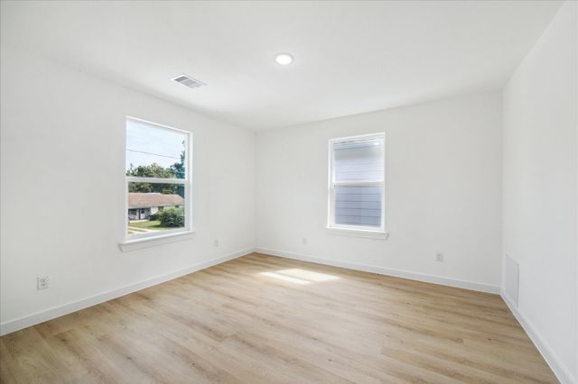 7504 Laura Koppe Road A, Houston, TX 77028